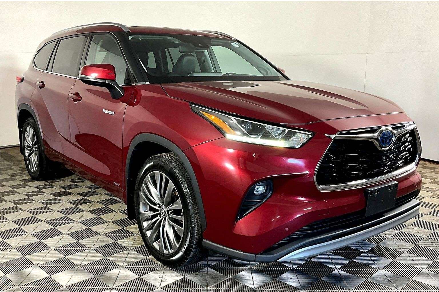 used 2020 Toyota Highlander car, priced at $33,498