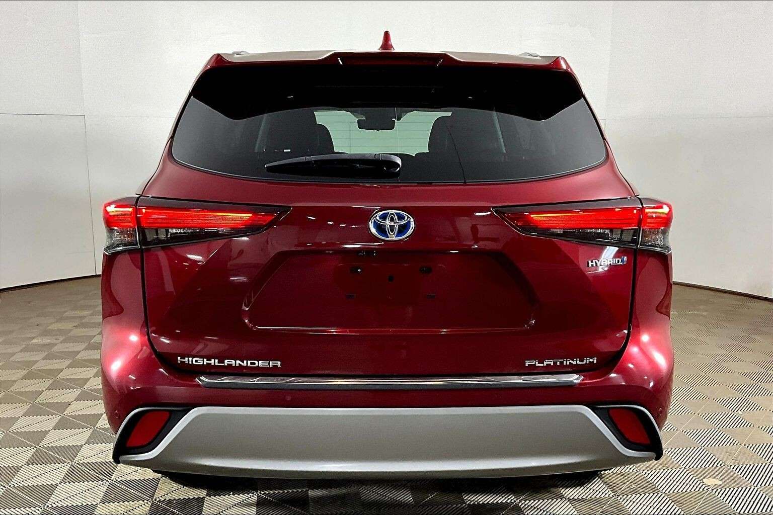 used 2020 Toyota Highlander car, priced at $33,498