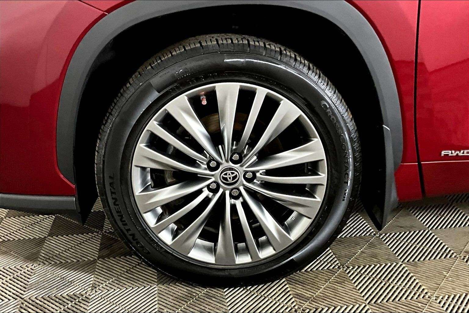 used 2020 Toyota Highlander car, priced at $33,498