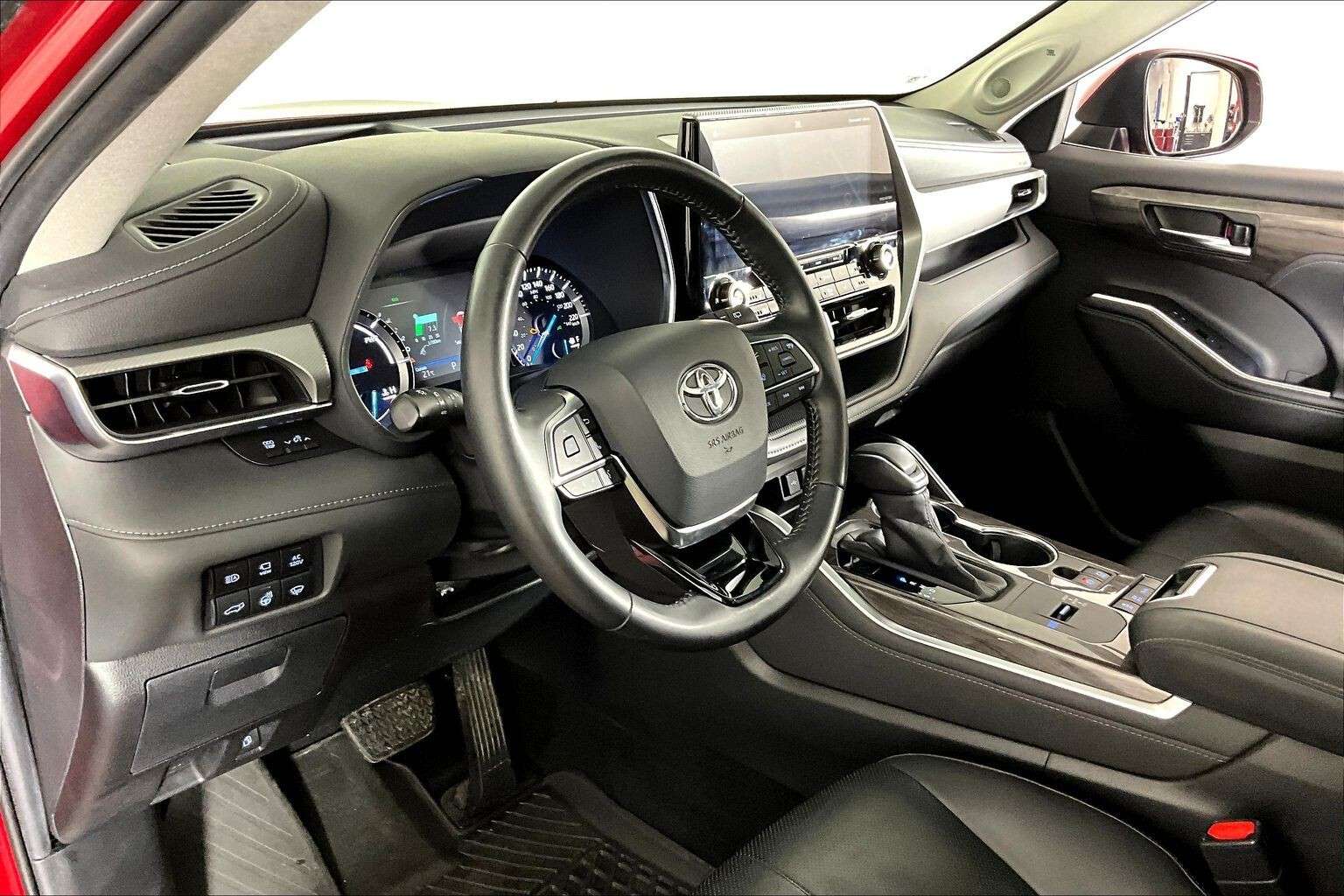 used 2020 Toyota Highlander car, priced at $33,498