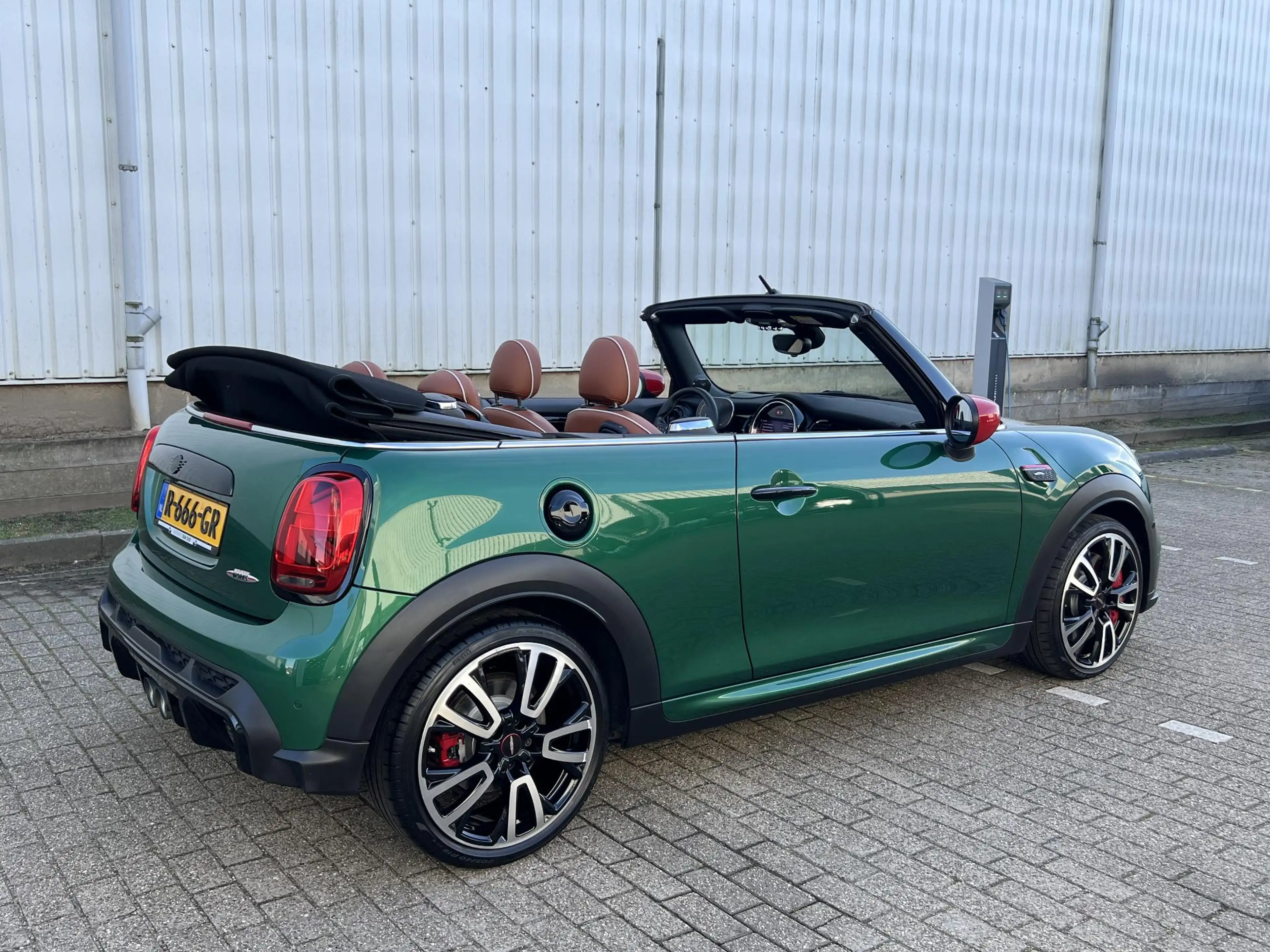 MINI John Cooper Works Cabrio 2.0 Essential 231 PK / Head-up / Leder / Harmann K — photo 8