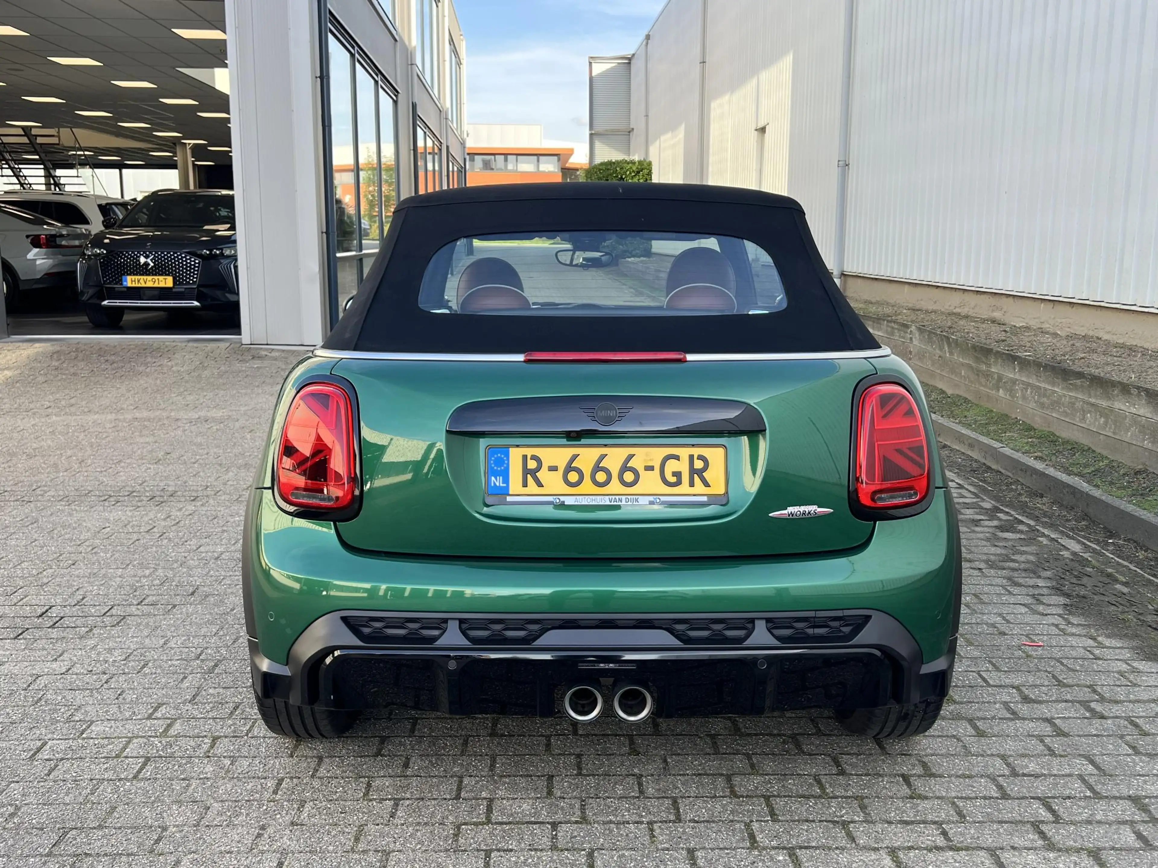 MINI John Cooper Works Cabrio 2.0 Essential 231 PK / Head-up / Leder / Harmann K — photo 7