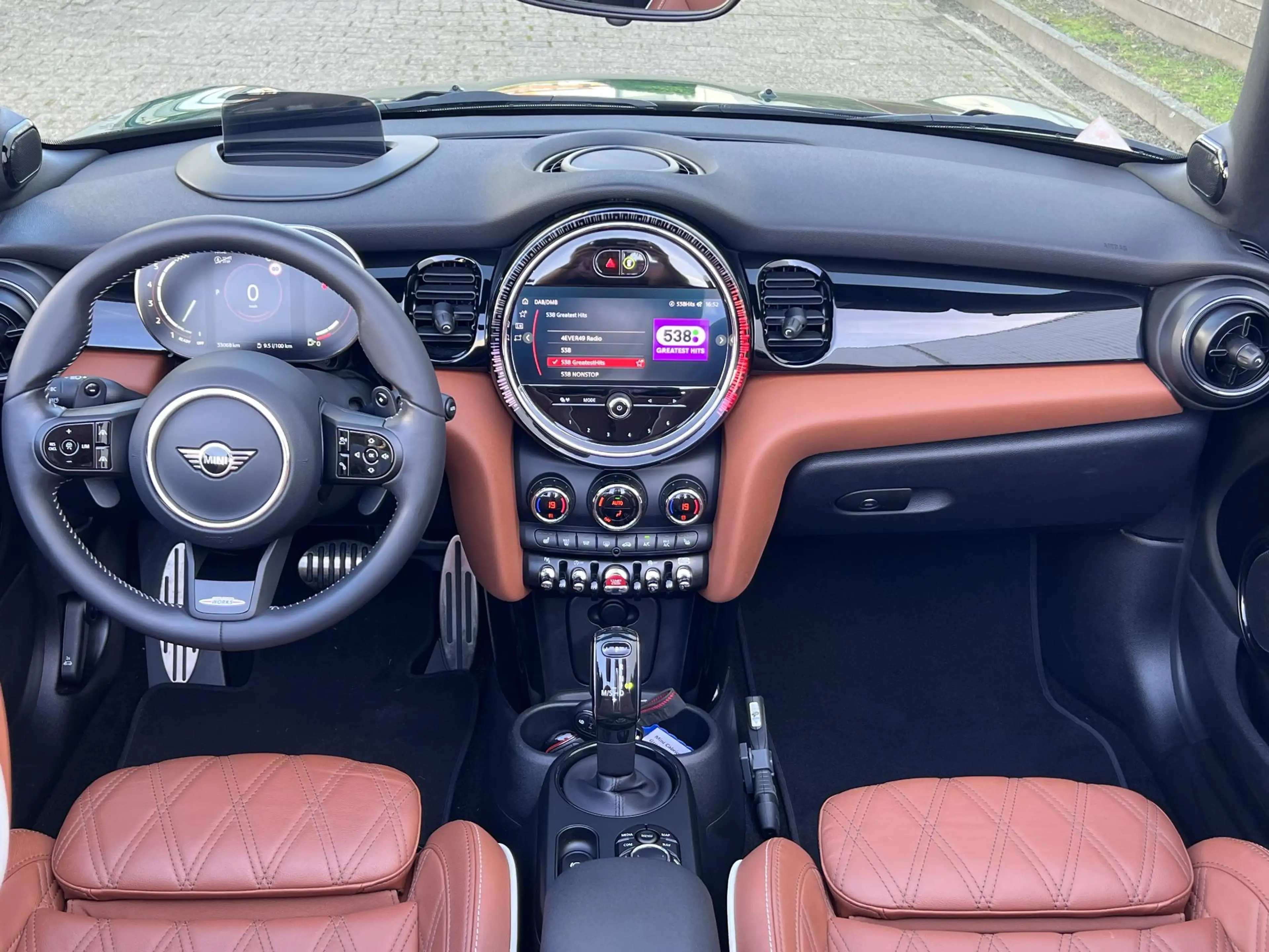 MINI John Cooper Works Cabrio 2.0 Essential 231 PK / Head-up / Leder / Harmann K — photo 38