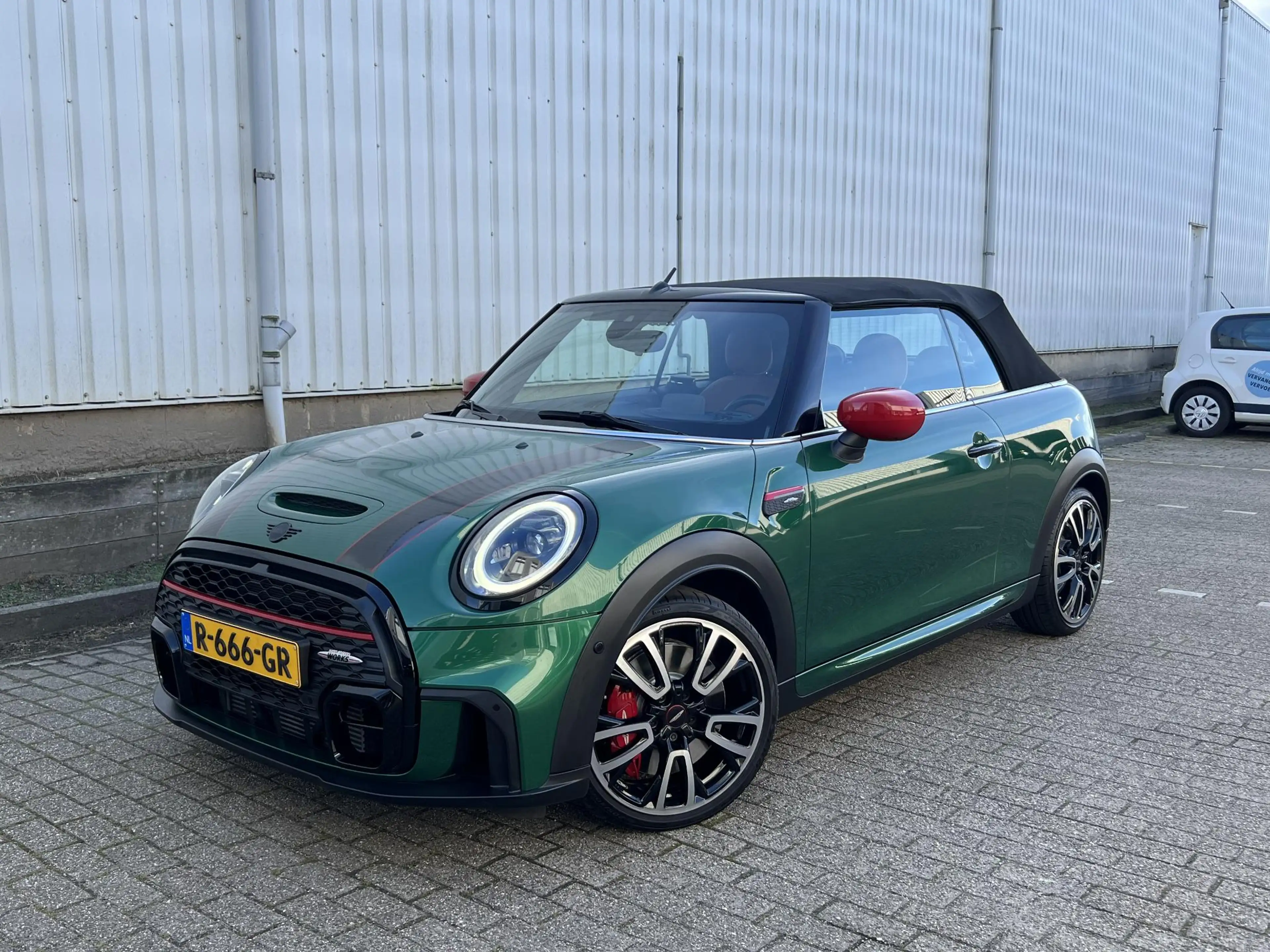 MINI John Cooper Works Cabrio 2.0 Essential 231 PK / Head-up / Leder / Harmann K — photo 2