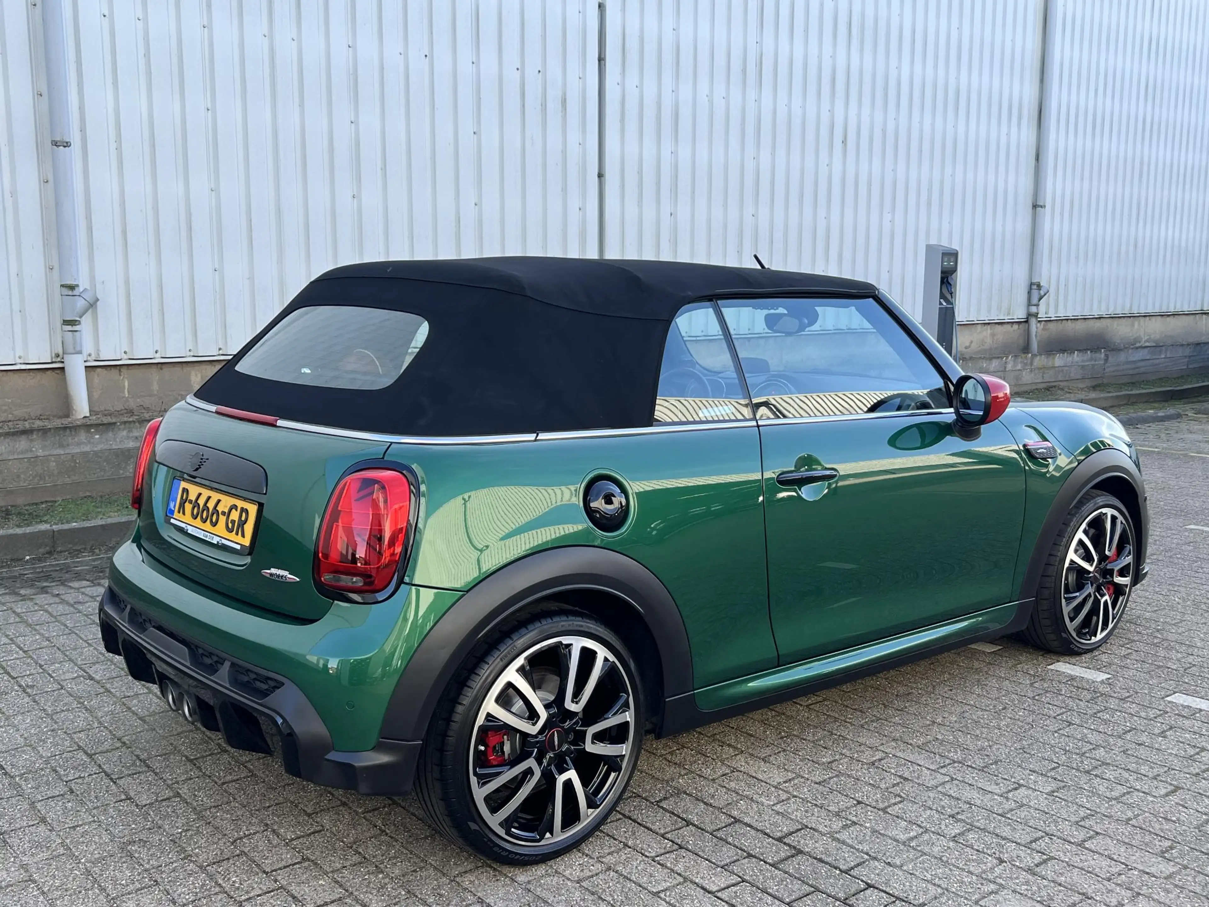 MINI John Cooper Works Cabrio 2.0 Essential 231 PK / Head-up / Leder / Harmann K — photo 9