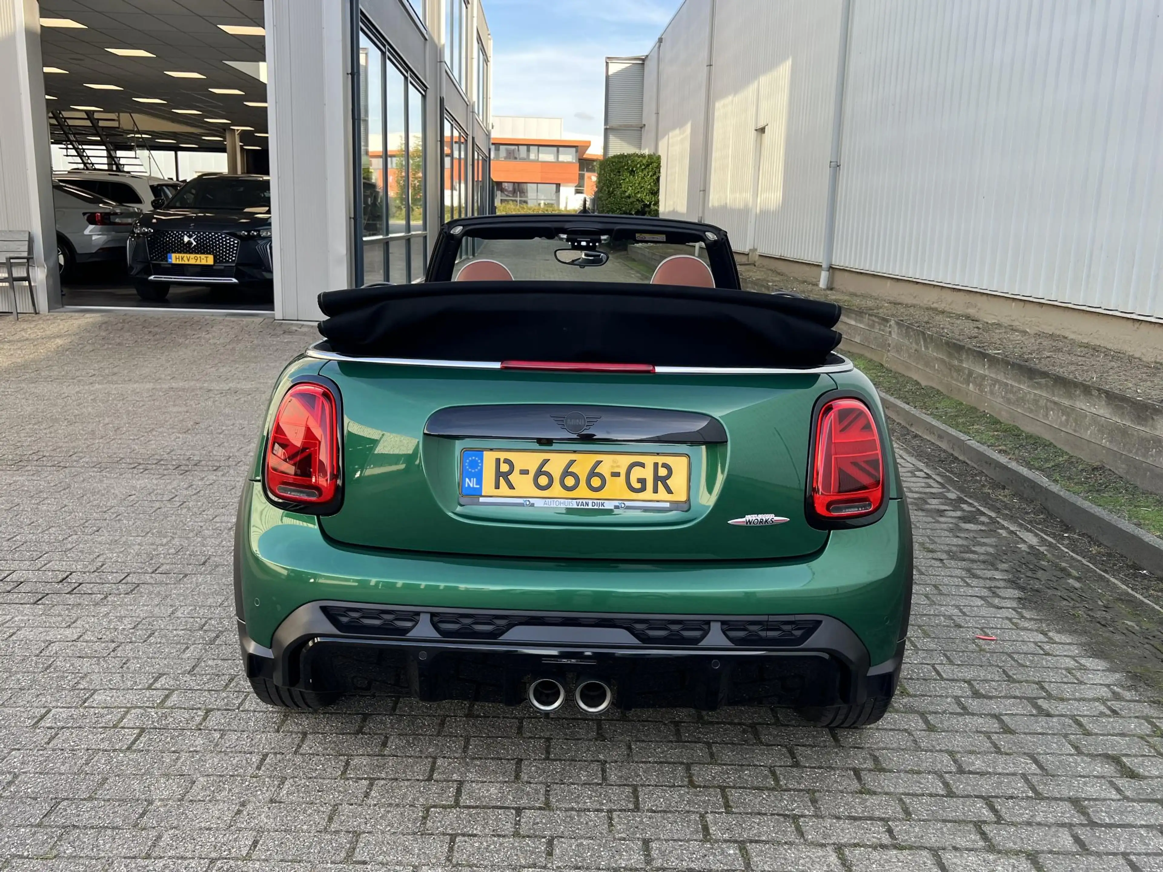 MINI John Cooper Works Cabrio 2.0 Essential 231 PK / Head-up / Leder / Harmann K — photo 6