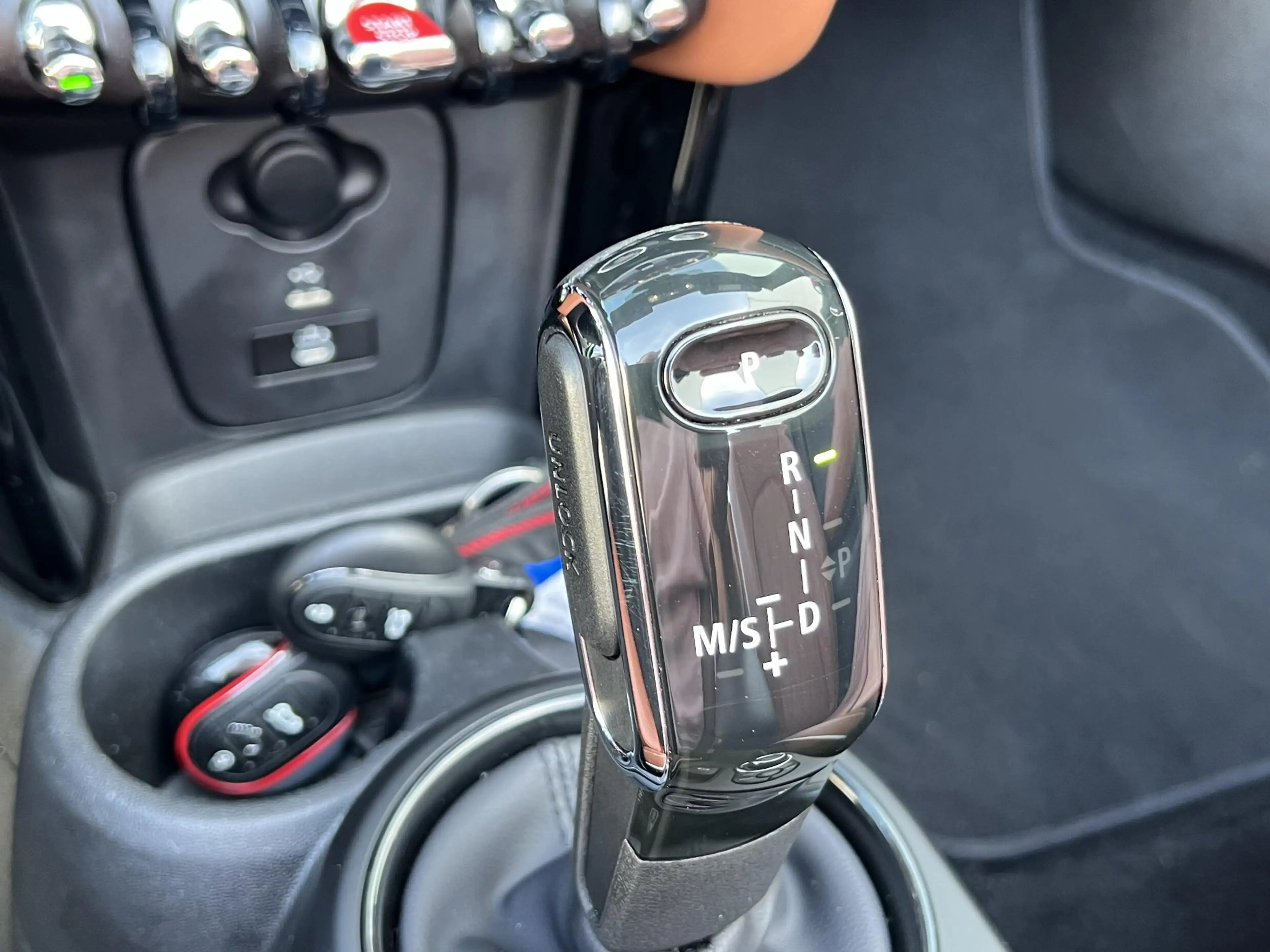 MINI John Cooper Works Cabrio 2.0 Essential 231 PK / Head-up / Leder / Harmann K — photo 31