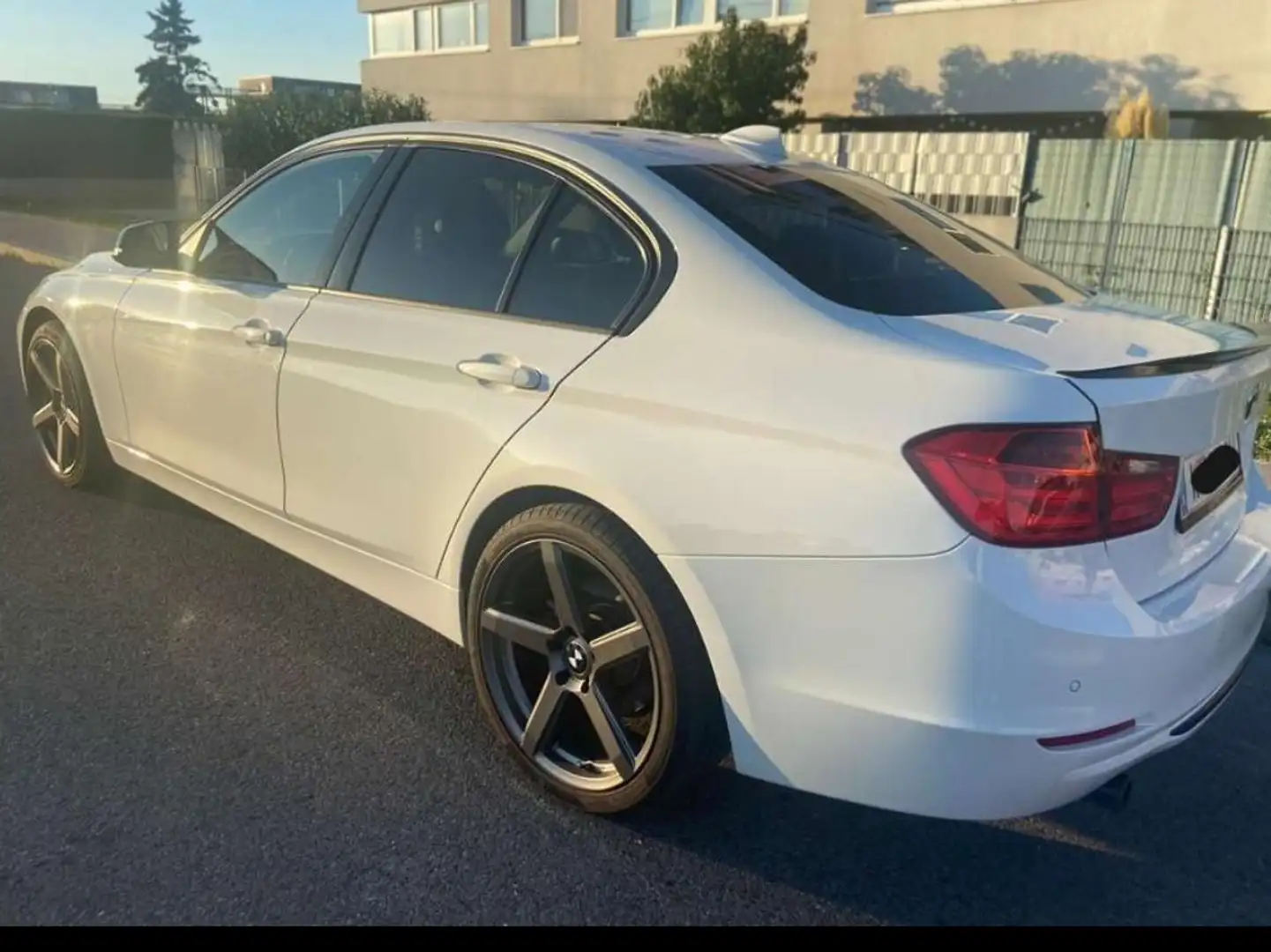 BMW 320 320d Österreich-Paket Aut. Österreich-Paket Weiß - 2
