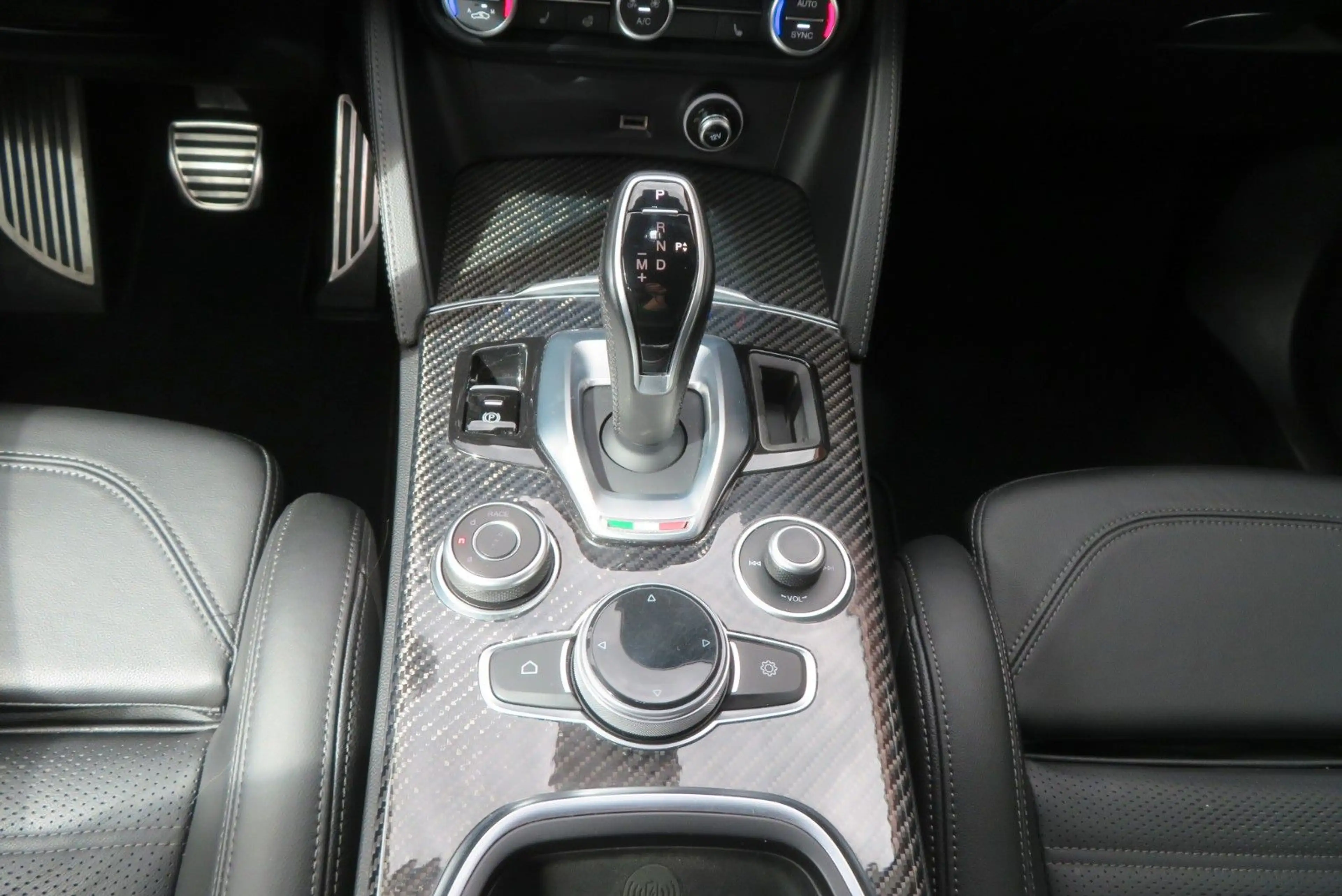 Alfa Romeo Stelvio Quadrifoglio Q4 2.9 Bi-Turbo 510PS — photo 13