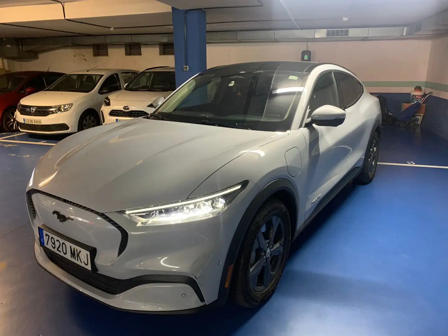 Ford Mustang Mach-E Mustang Mach-E Base RWD Rango estandar Base Blanco - 1