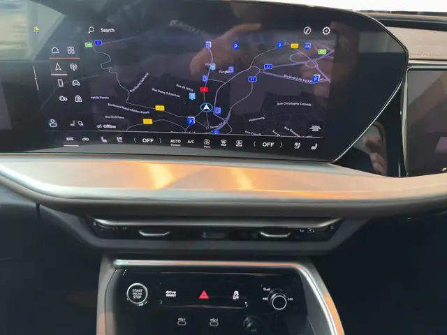 Audi Q5 view 11