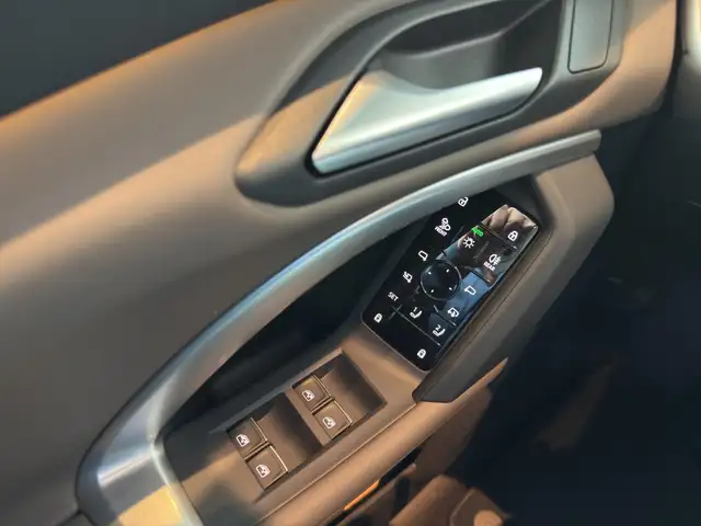 Audi Q5 view 12