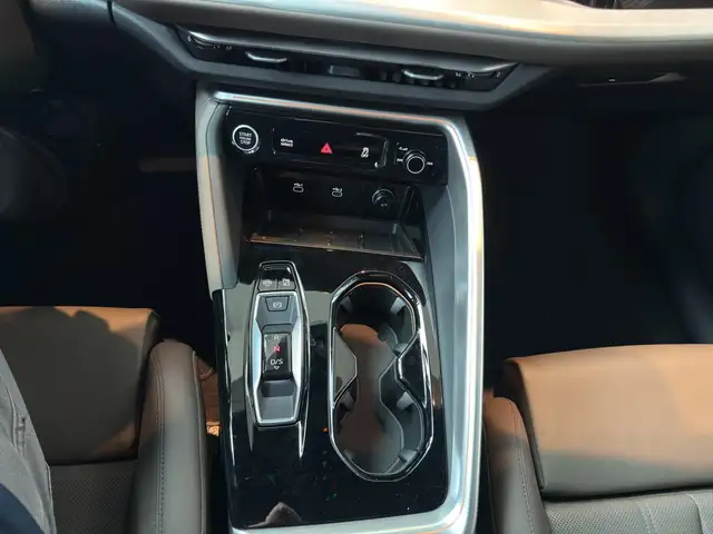 Audi Q5 view 10