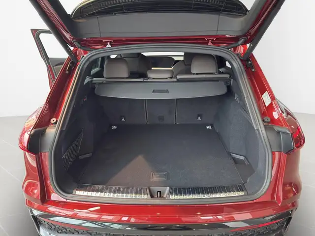 Audi Q5 view 4