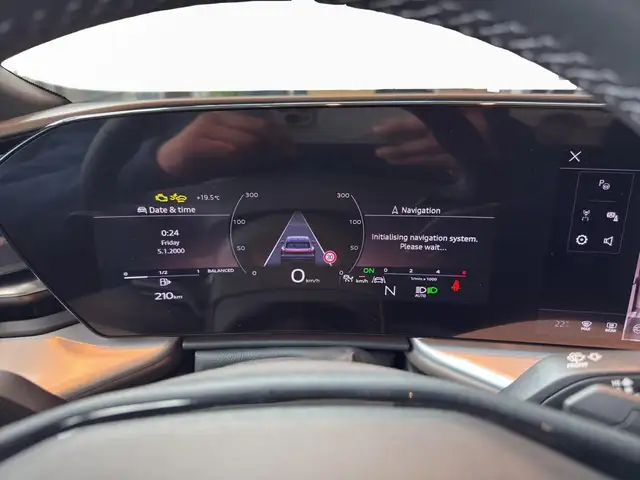 Audi Q5 view 9