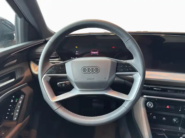 Audi Q5 view 8