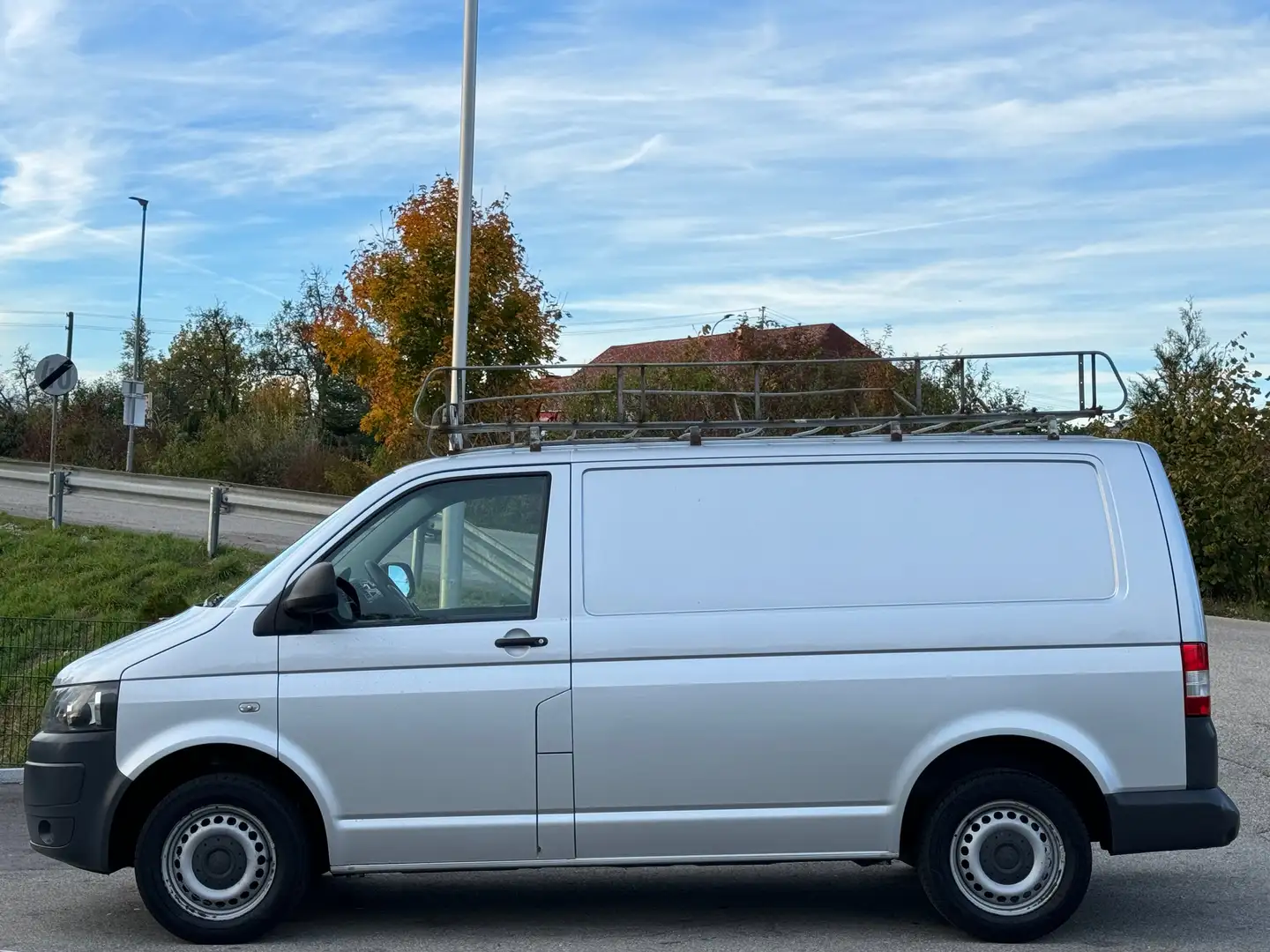 Volkswagen T5 Transporter Kasten*1.Besitz*Gepflegt*Pickerl*8.750€Netto* Grau - 2