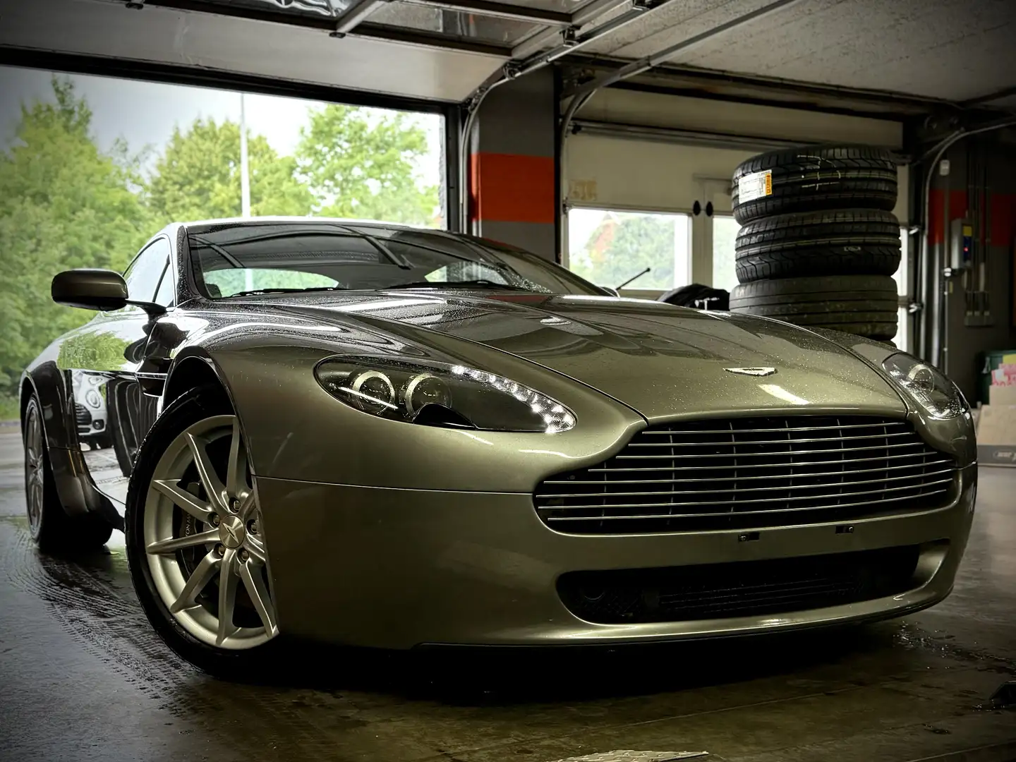 Aston Martin V8 Vantage 4.3 Sportshift full history !  49000 Km !! Grau - 1