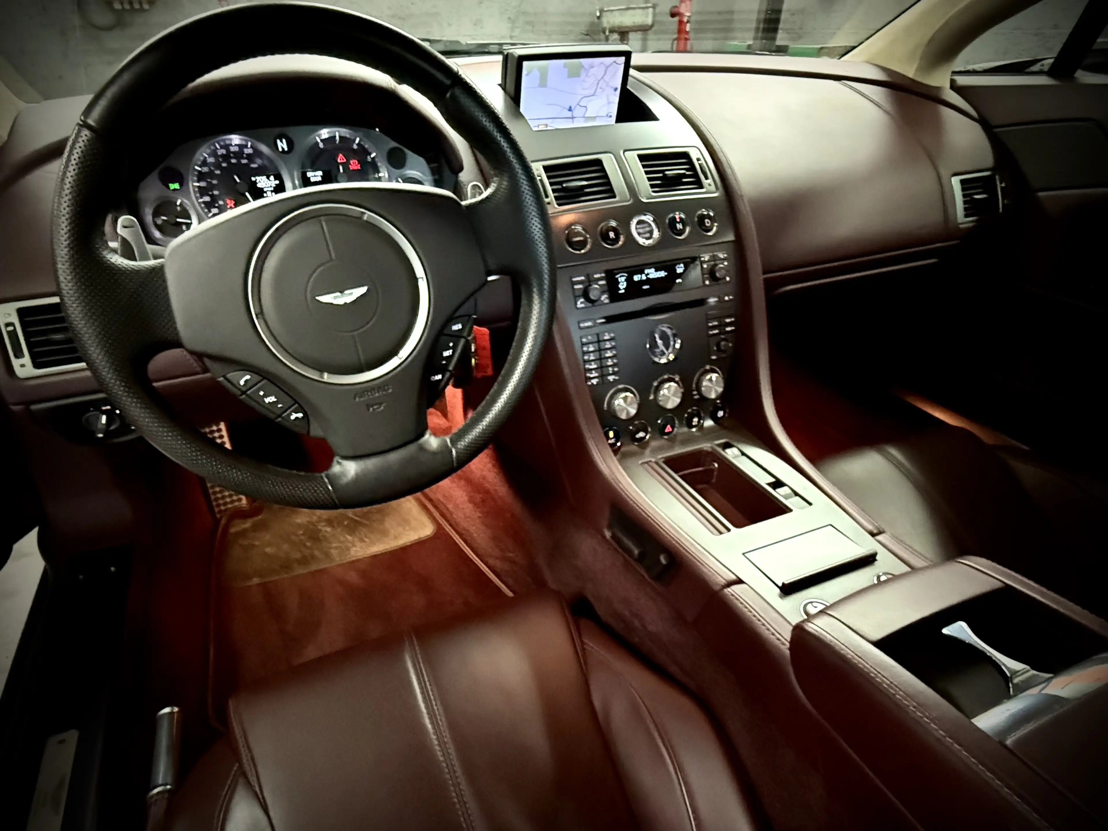 Aston Martin V8 4.3i Sportshift — photo 3