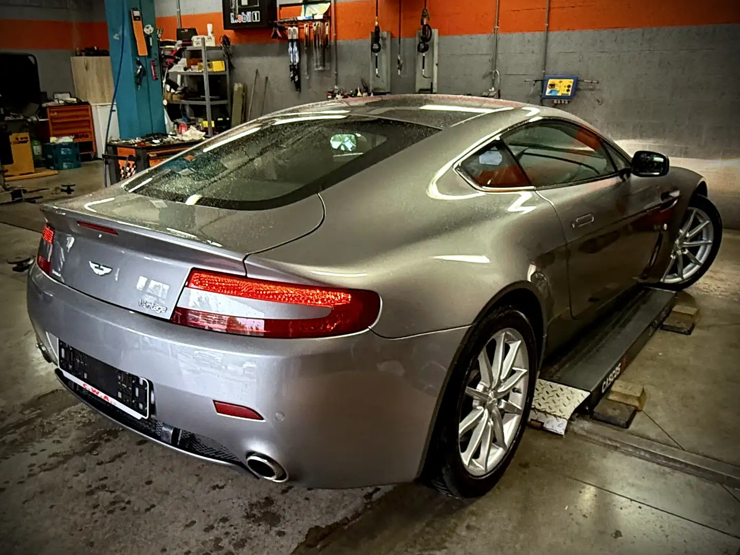 Aston Martin V8 Vantage 4.3 Sportshift full history !  49000 Km !! Gris - 2