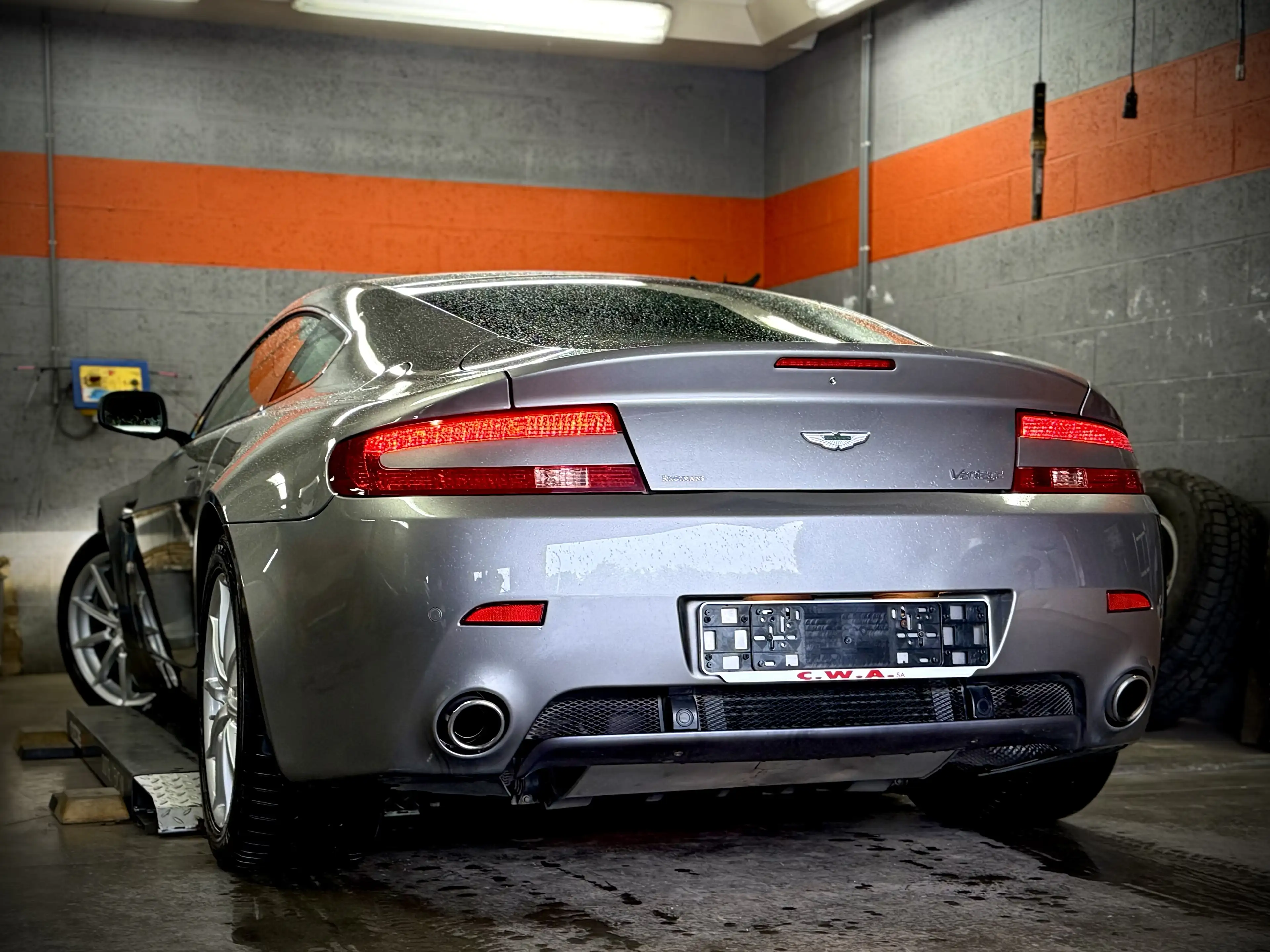 Aston Martin V8 4.3i Sportshift — photo 11