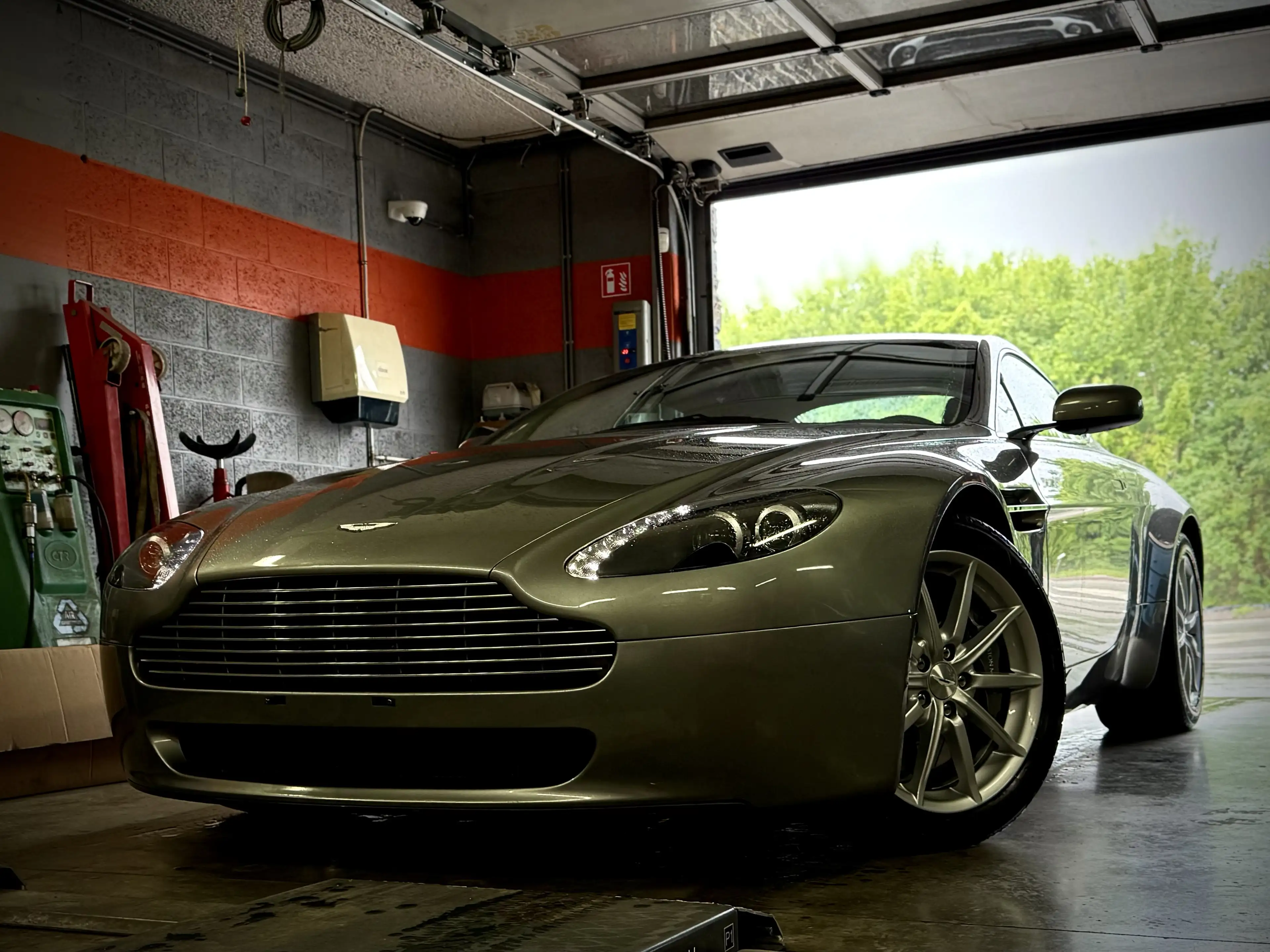 Aston Martin V8 4.3i Sportshift — photo 5
