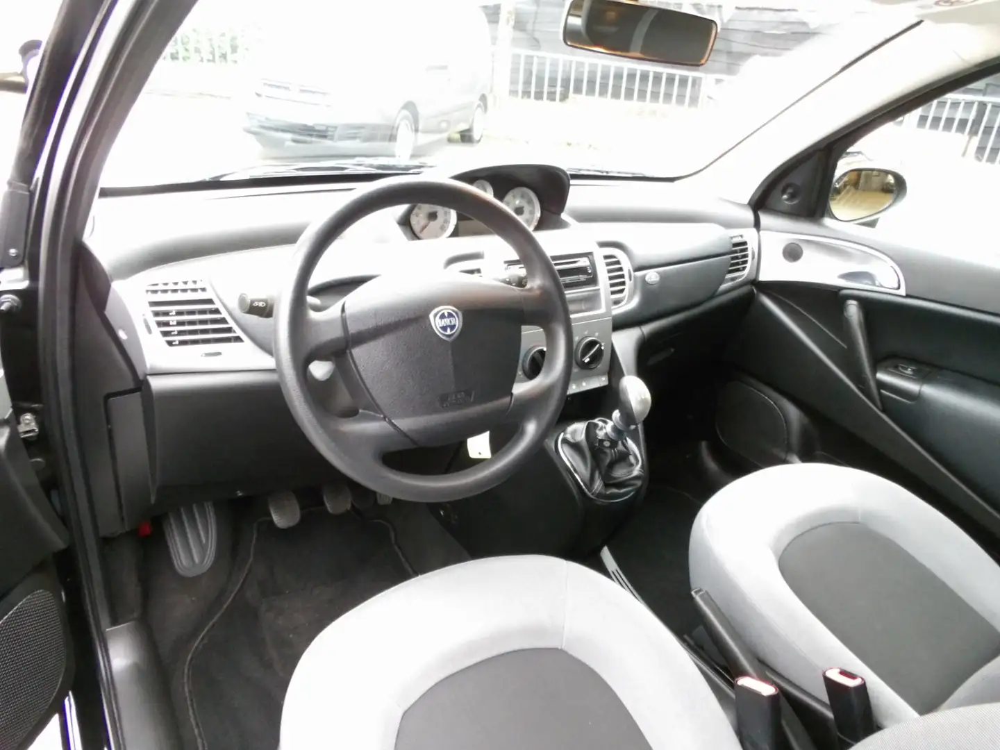 Lancia Ypsilon 1.2 Argento Airco Centraal crna - 2