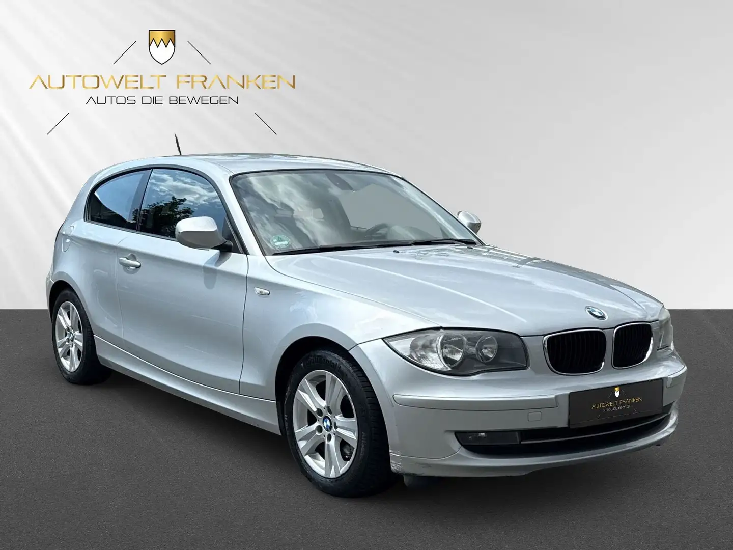 BMW 118 d *SCHECKHEFT*NAVI*PDC*TEMPO*SHZ* Argent - 1