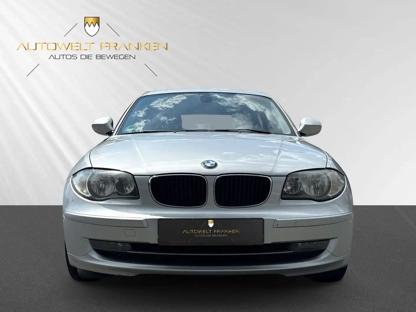BMW 118 d *SCHECKHEFT*NAVI*PDC*TEMPO*SHZ* Argent - 2