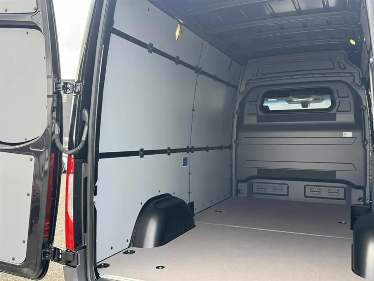 Mercedes-Benz Sprinter снимка Mercedes-Benz Sprinter