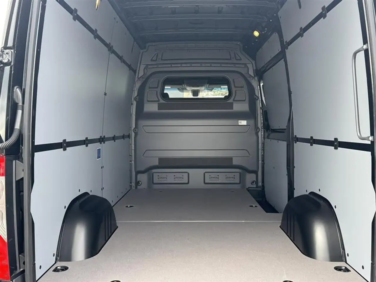 Mercedes-Benz Sprinter снимка Mercedes-Benz Sprinter