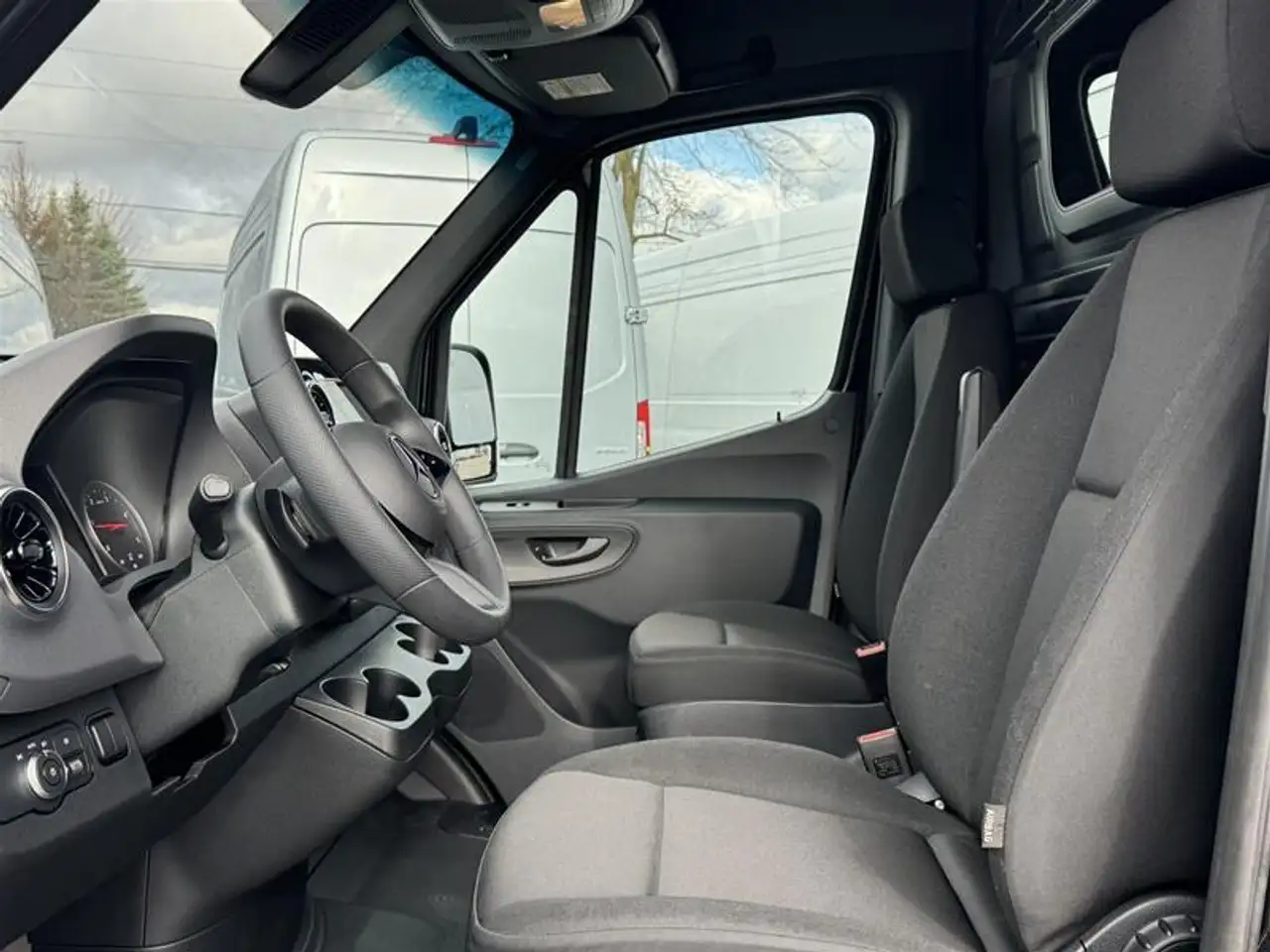 Mercedes-Benz Sprinter снимка Mercedes-Benz Sprinter