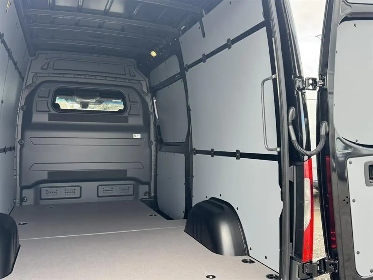 Mercedes-Benz Sprinter снимка Mercedes-Benz Sprinter