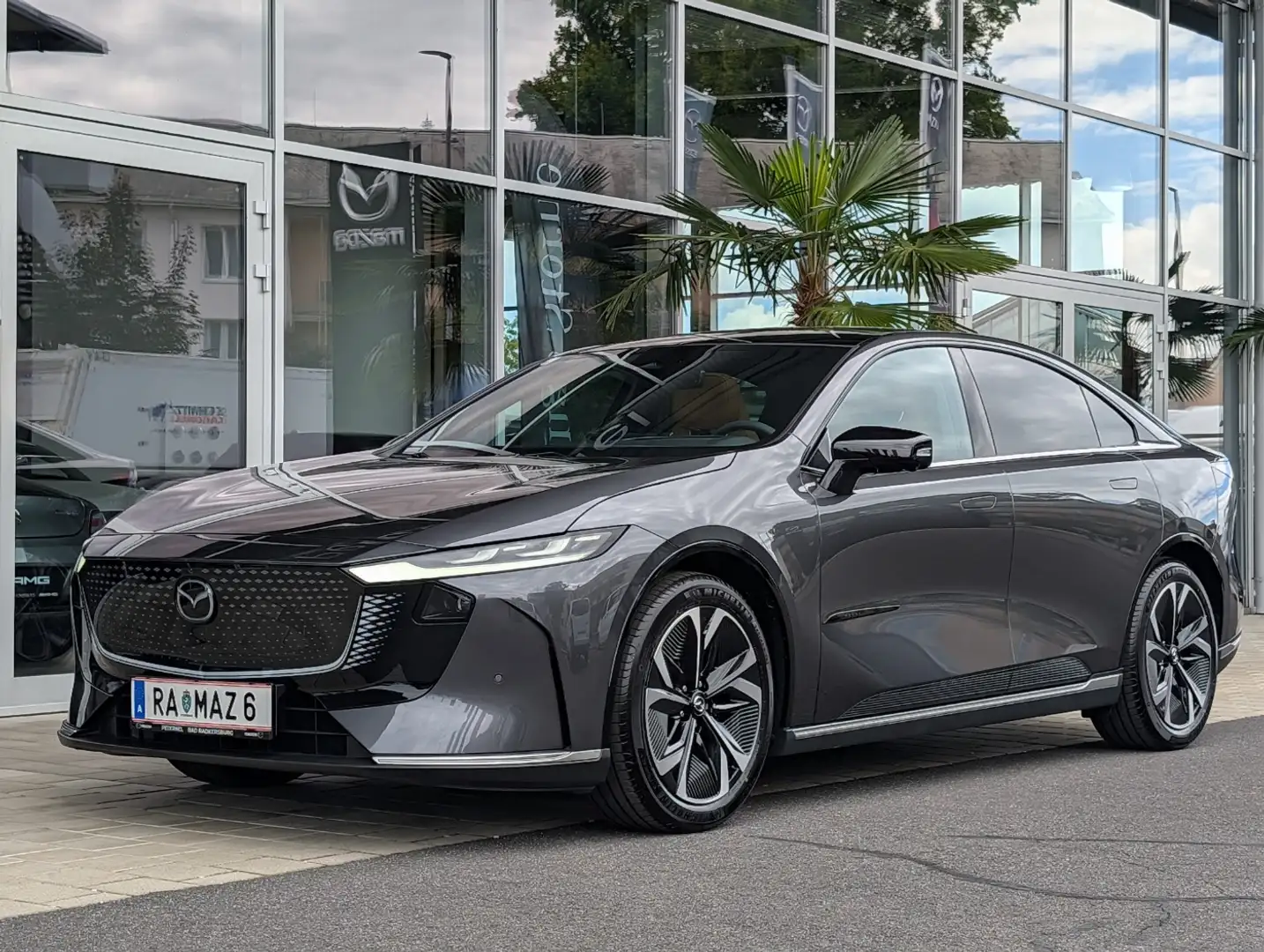 Mazda 6 EV 245ps Long Range AT RWD Takumi Plus Leder Grijs - 2