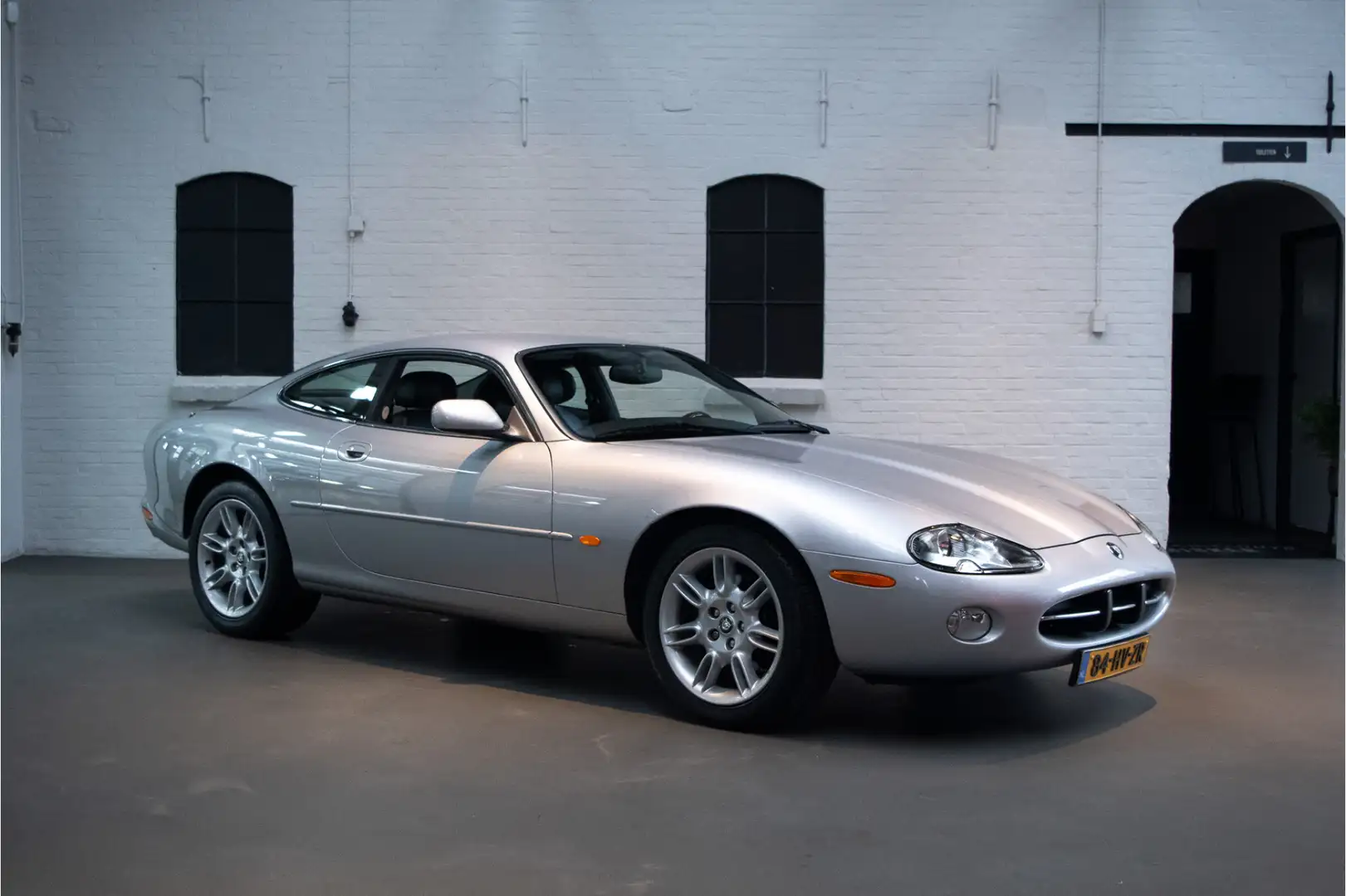 Jaguar XK8 4.0 V8 Coupé Org. Ned, Gris - 1