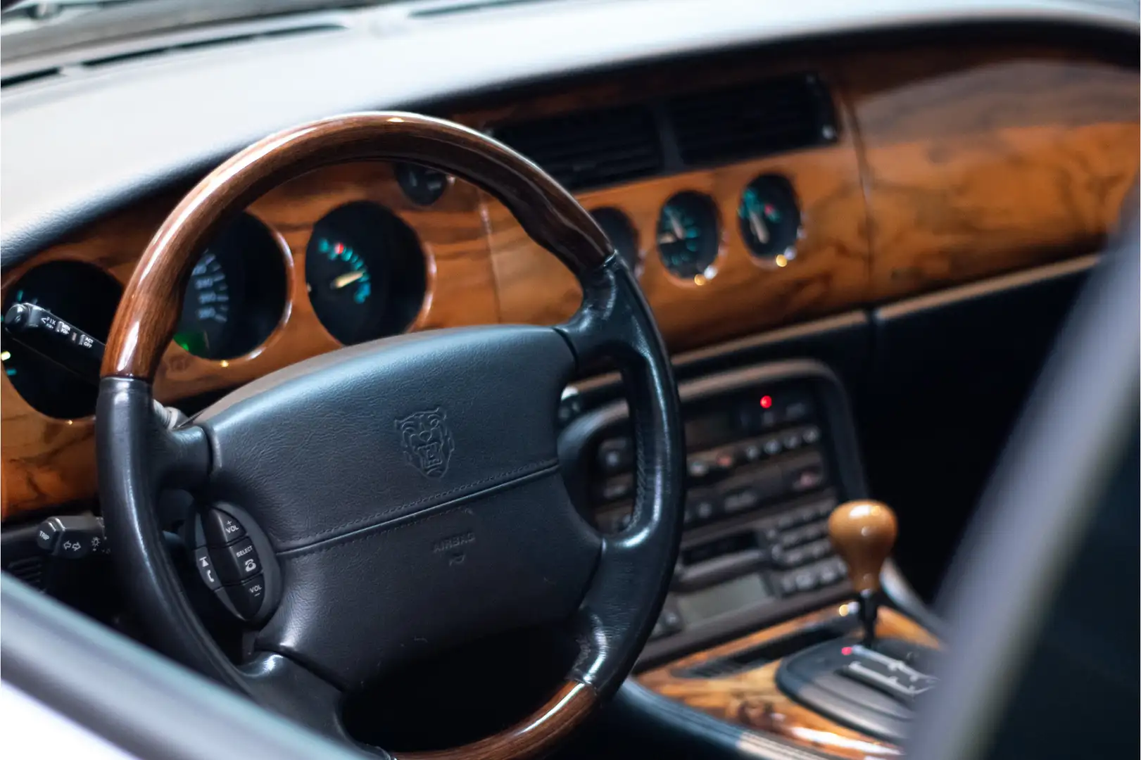 Jaguar XK8 4.0 V8 Coupé Org. Ned, Grigio - 2