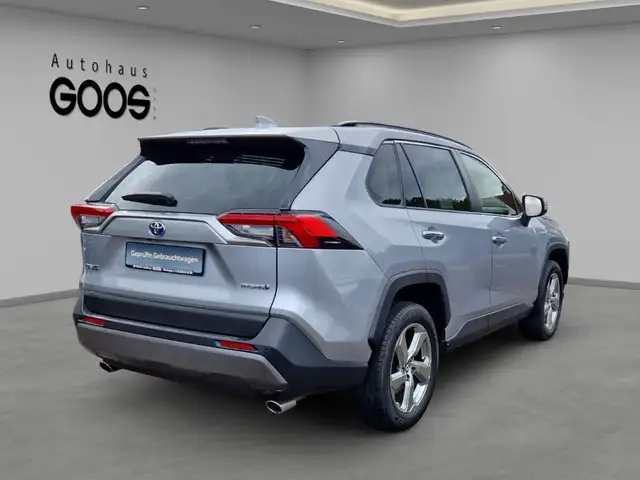 Toyota Rav4 view 5