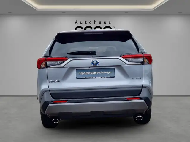 Toyota Rav4 view 4