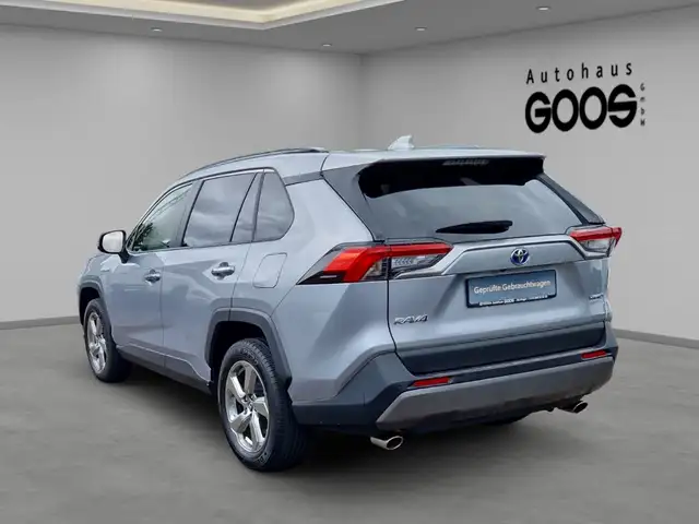 Toyota Rav4 view 3