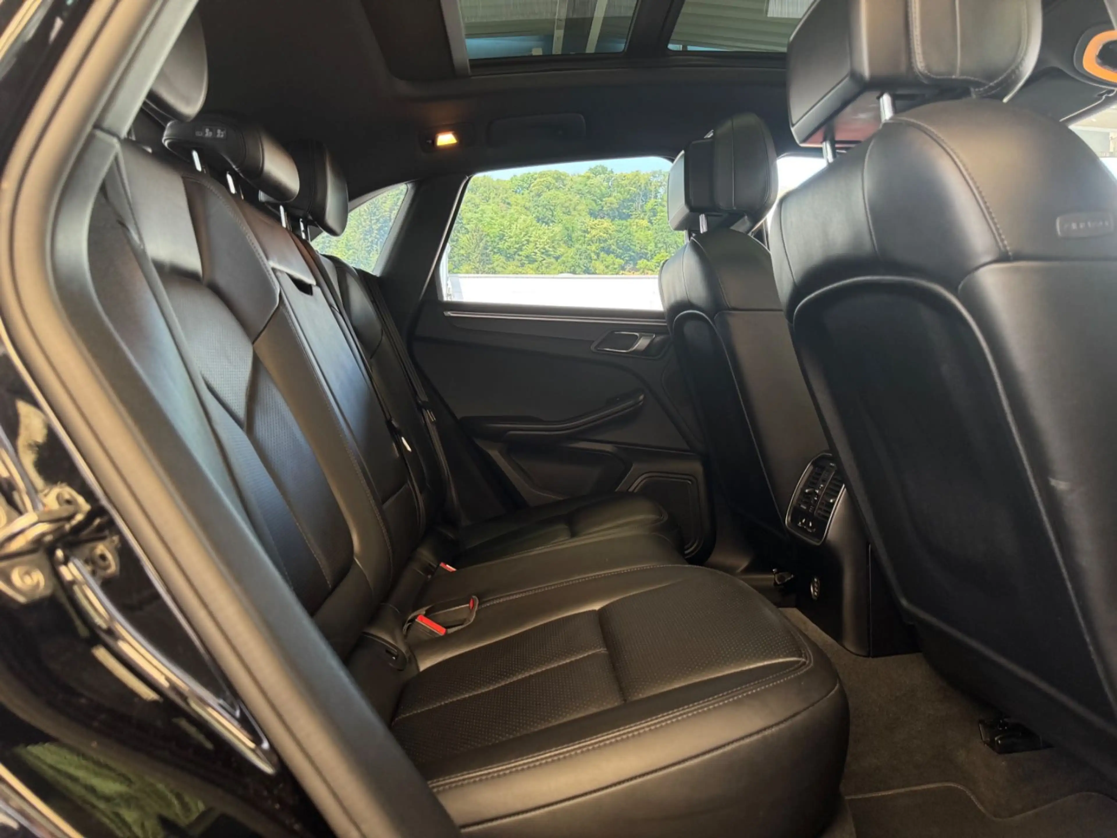Porsche Macan *Approved+Kamera+Luft+AHK+4x Sitz.Hz+Pano — photo 11