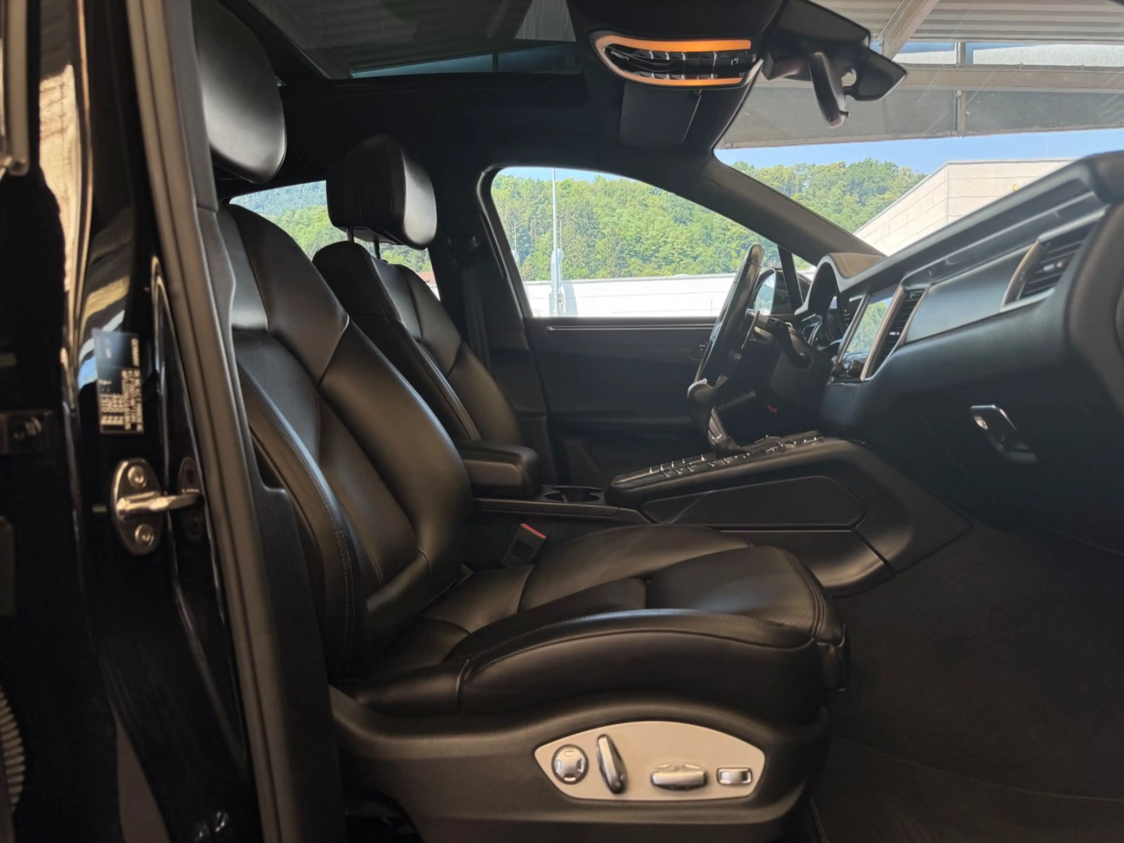 Porsche Macan *Approved+Kamera+Luft+AHK+4x Sitz.Hz+Pano — photo 8
