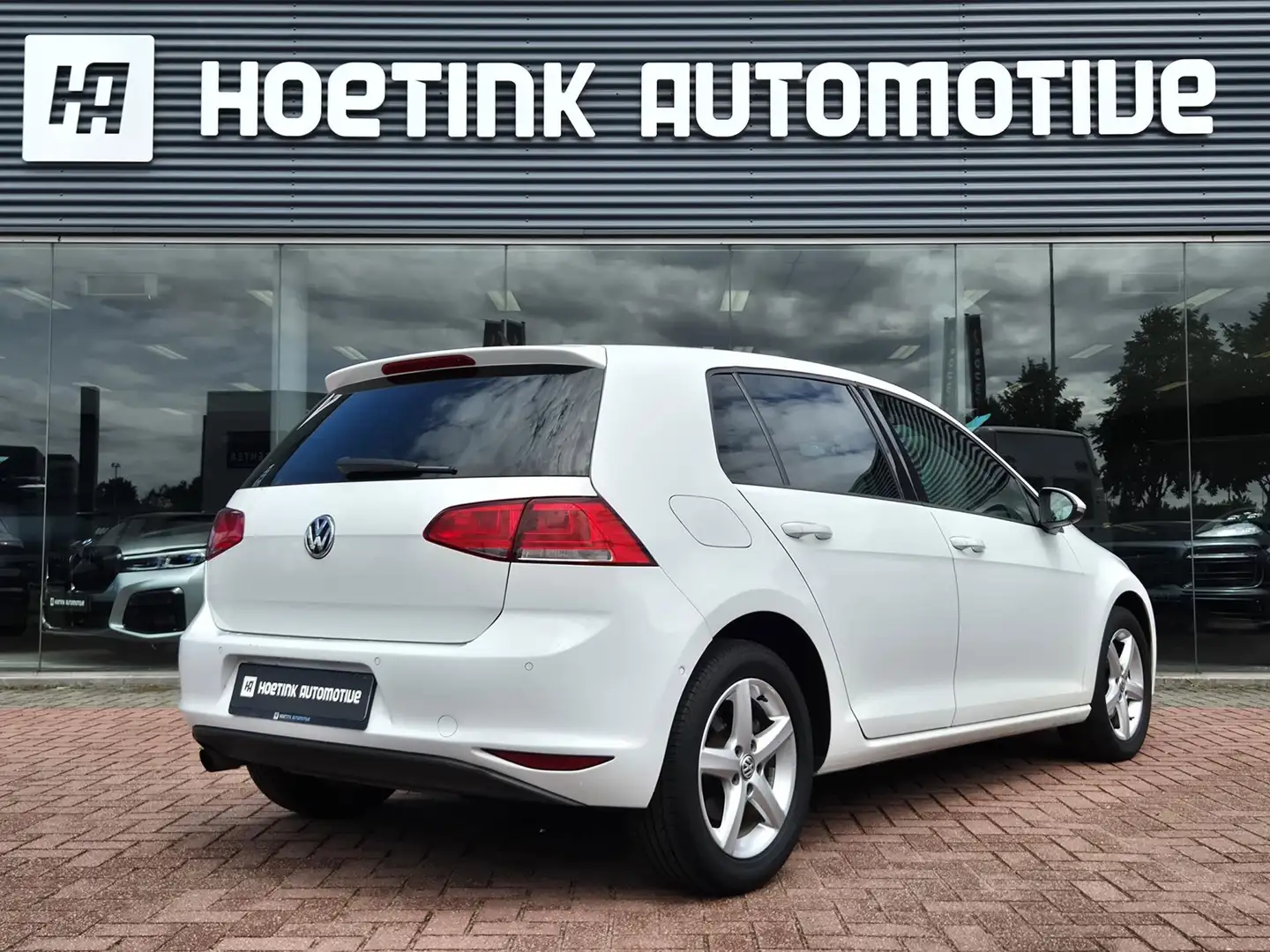 Volkswagen Golf 1.2 TSI Highline | Navi | Bi-xenon | Stoelverwarmi Wit - 2