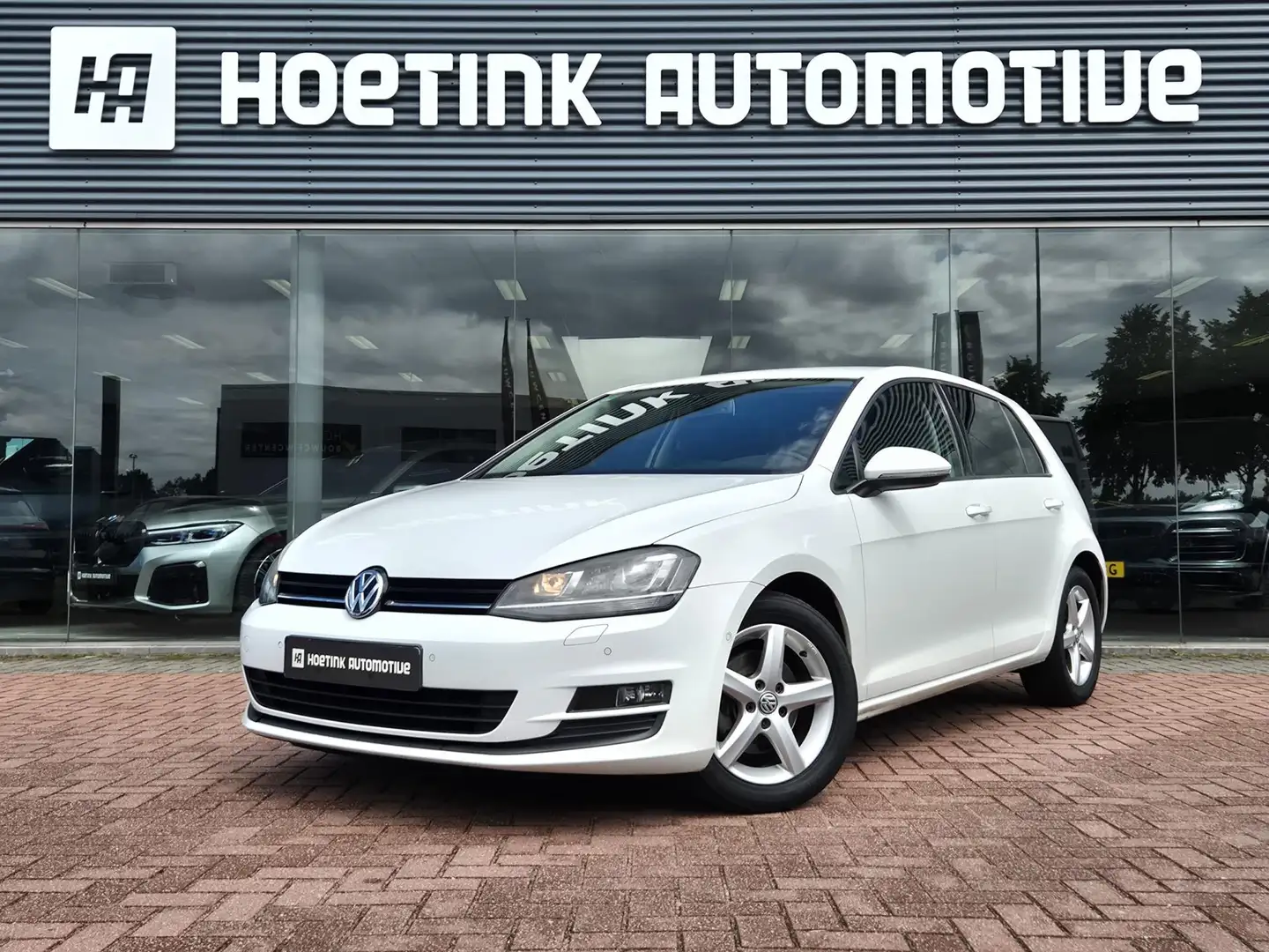 Volkswagen Golf 1.2 TSI Highline | Navi | Bi-xenon | Stoelverwarmi Wit - 1