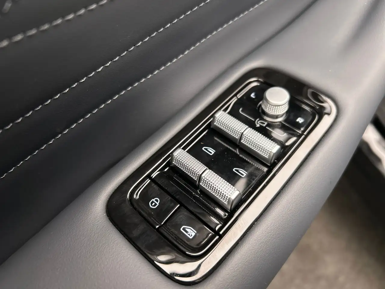 Geely Starray EM-i 2026 — фото 28