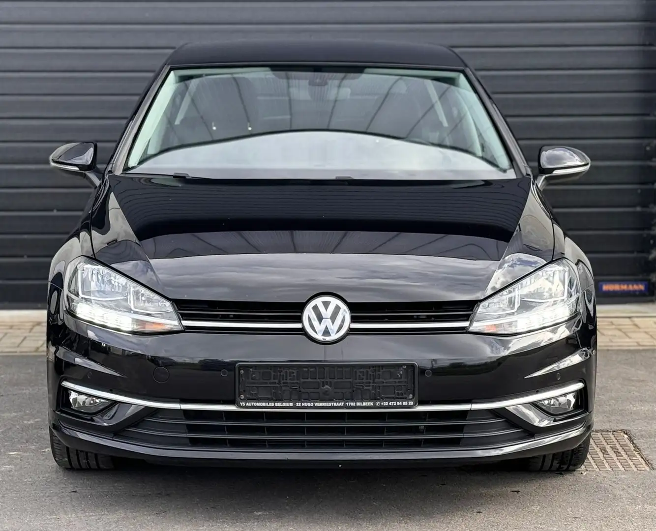 Volkswagen Golf 1.0 TSI Comfortline NAVI-AIRCO-PDC-CARPLAY-SRBCBK Zwart - 2