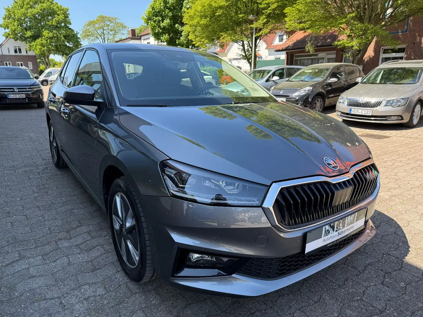 Skoda Fabia 1.0 TSI Style AUTOM./NAVI/LED/AHK/KAMERA Grau - 2
