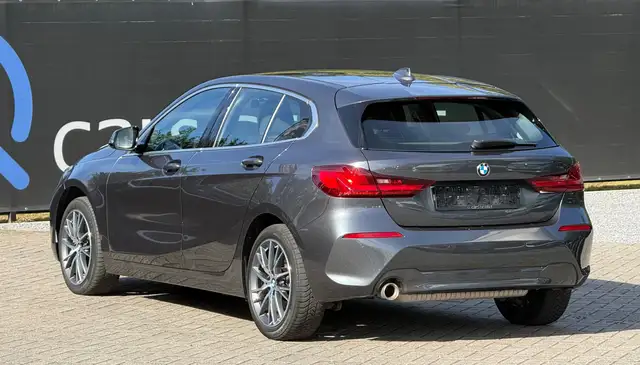 BMW 1 Series view 3