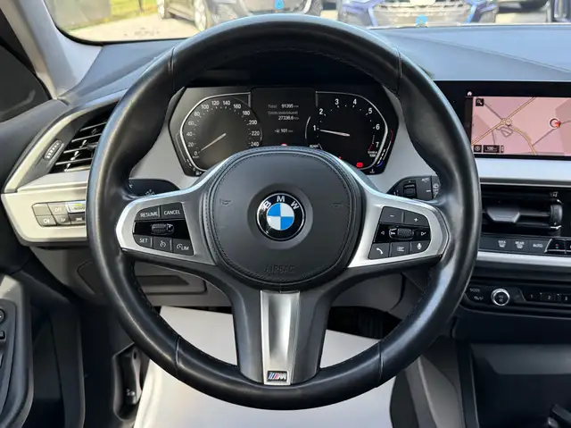 BMW 1 Series view 8