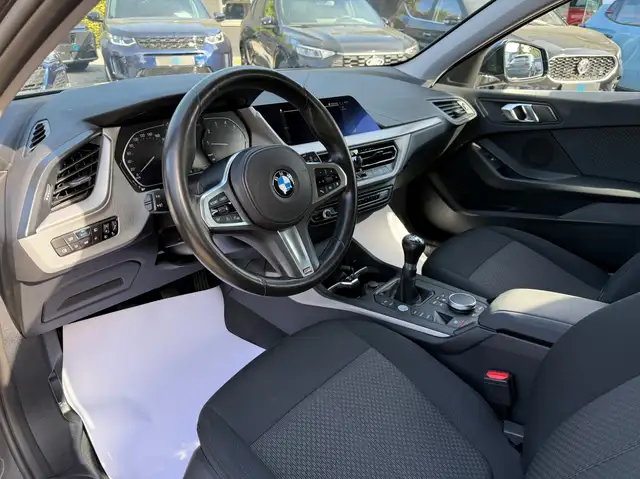 BMW 1 Series view 4