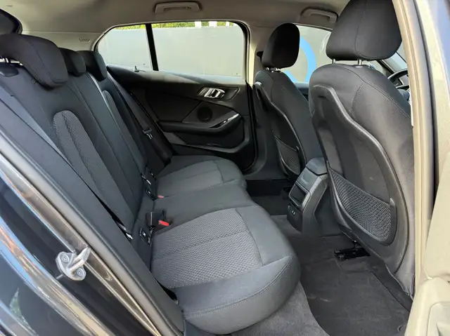 BMW 1 Series view 6